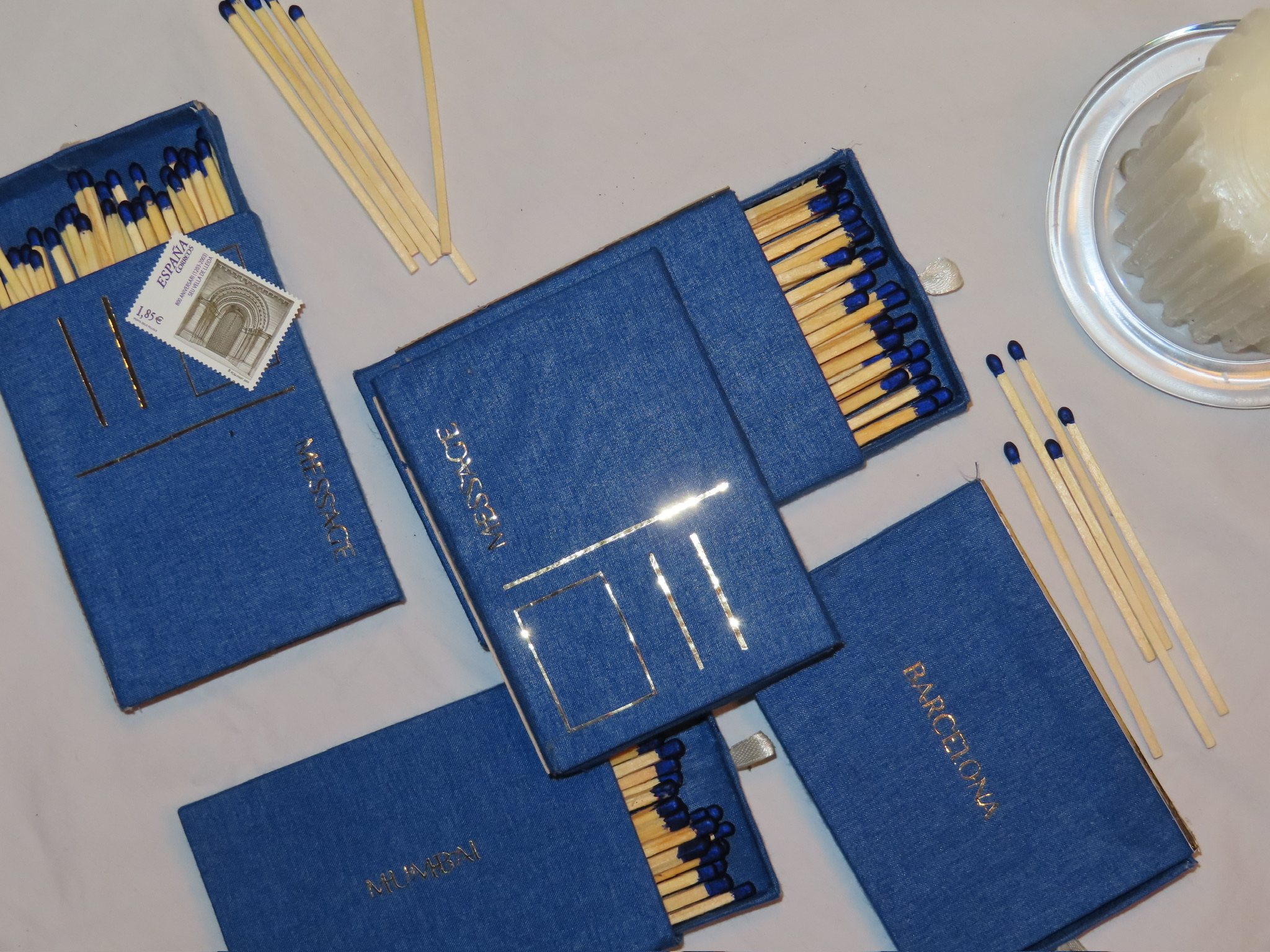 image of matches laying on top of eachother